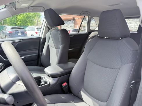 Used 2019 Toyota RAV4 LE w/ All Weather Liner Package AWD/4WD image 17
