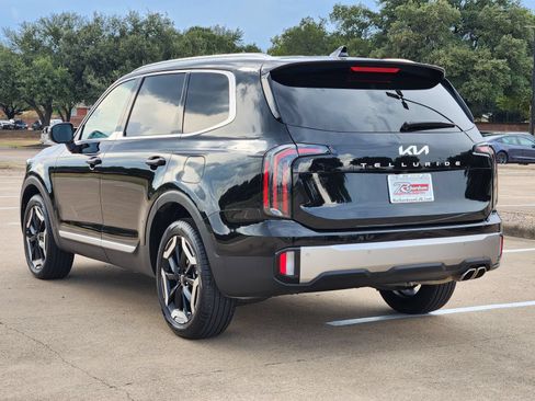 Used 2025 Kia Telluride EX w/ EX Captain's Chair Package FWD image 4