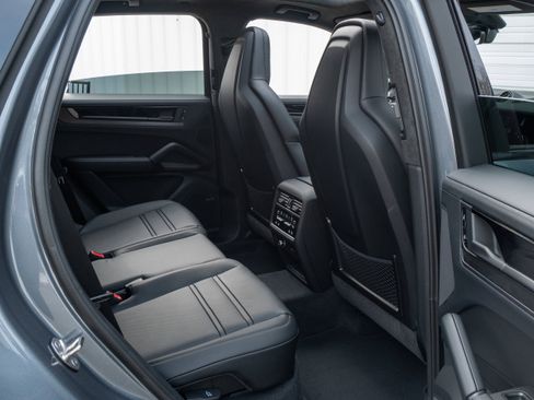 New 2026 Porsche Cayenne GTS image 38