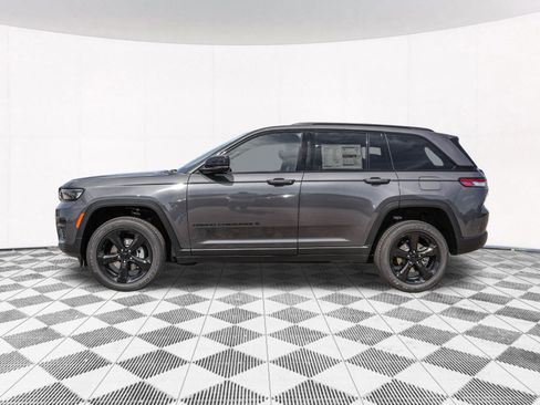 New 2025 Jeep Grand Cherokee Altitude image 13
