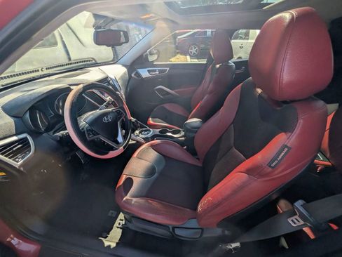 Used 2012 Hyundai Veloster w/ Style Pkg image 3