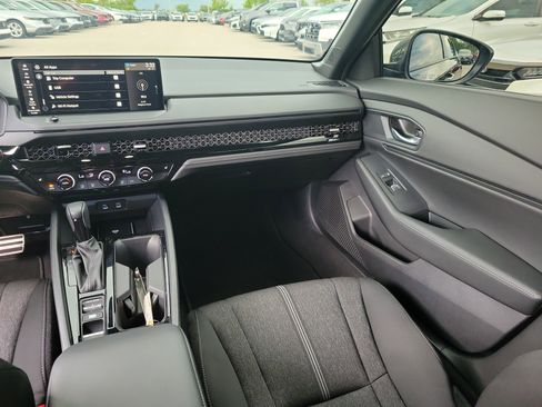 Certified 2025 Honda Accord Sport image 21
