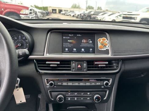 Used 2018 Kia Optima LX w/ 17" Alloy Wheels Package FWD image 8
