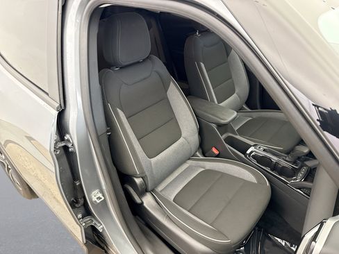 Used 2025 Chevrolet TrailBlazer LT w/ Driver Confidence Package image 16