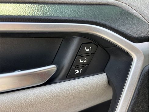 Used 2020 Toyota RAV4 Limited FWD image 24