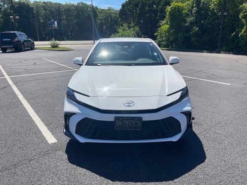 Used 2025 Toyota Camry SE FWD image 2