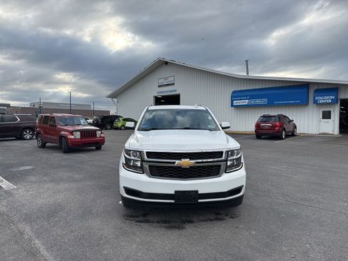 Used 2017 Chevrolet Suburban LT image 8