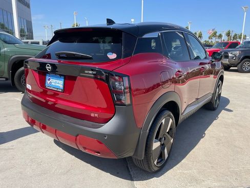 Used 2025 Nissan Kicks SR image 3