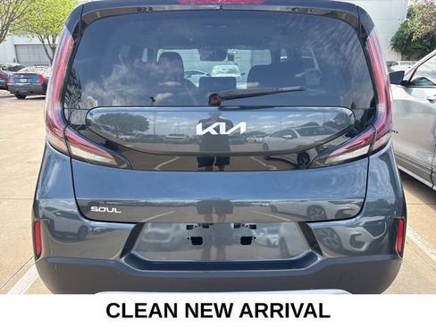 Used 2025 Kia Soul LX w/ LX Technology Package image 5