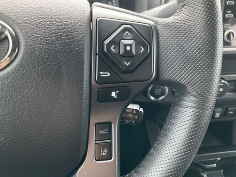 Used 2020 Toyota Tacoma TRD Off-Road image 5