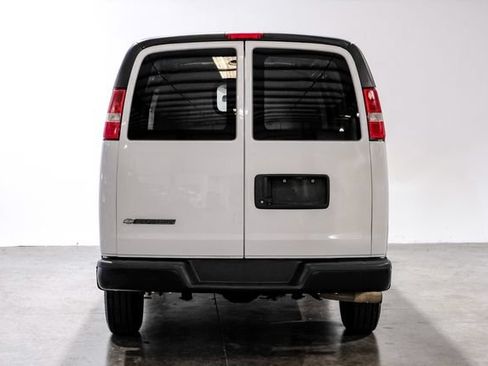 Used 2020 Chevrolet Express 2500 RWD image 15