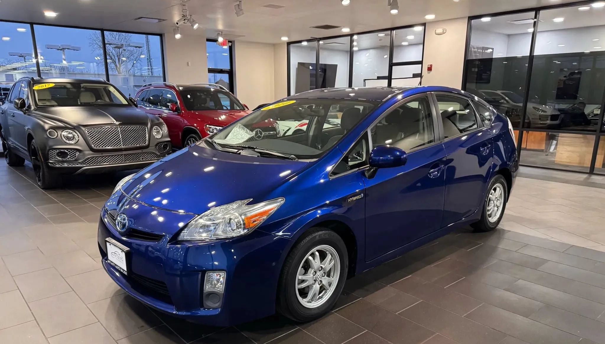 Used 2010 Toyota Prius Three w/ Navigation Pkg FWD image 1