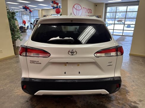 Used 2023 Toyota Corolla Cross LE w/ Moonroof Package image 9