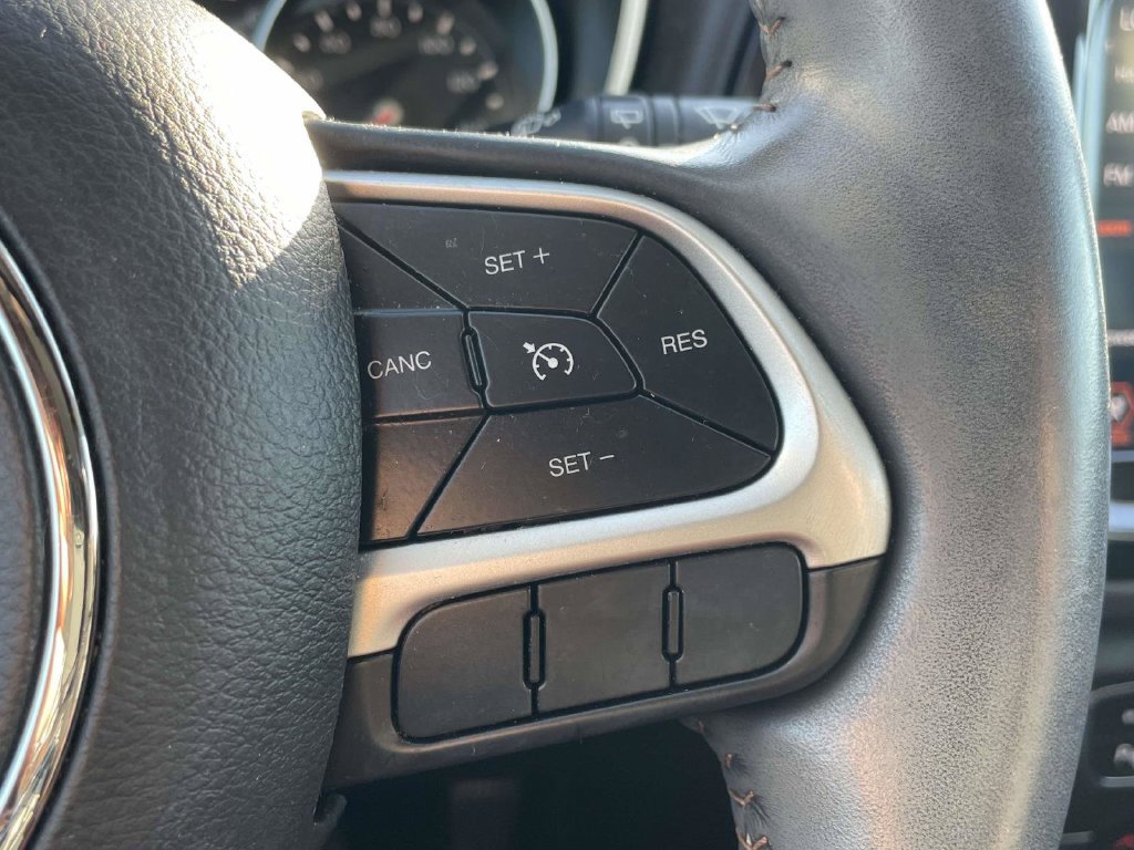 Used 2018 Jeep Compass Limited w/ Safe & Security Group FWD image 11
