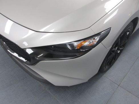 Used 2024 MAZDA MAZDA3 s FWD image 8