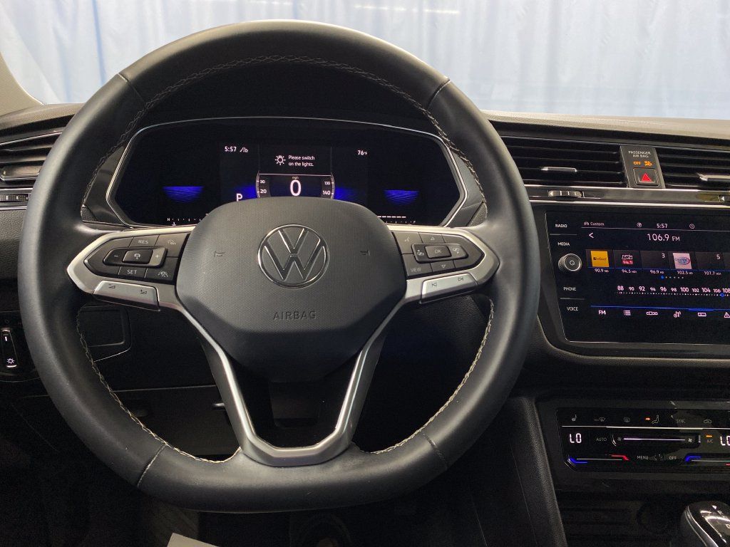 Used 2022 Volkswagen Tiguan SE AWD/4WD image 19