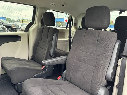 Used 2012 Dodge Grand Caravan Crew FWD image 16