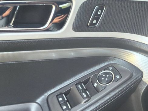 Used 2015 Ford Explorer XLT w/ Equipment Group 202B AWD/4WD image 26