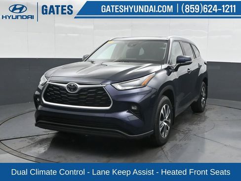 Used 2023 Toyota Highlander XLE image 6