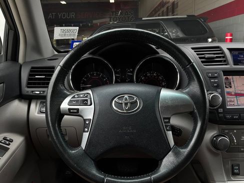 Used 2012 Toyota Highlander SE FWD image 35