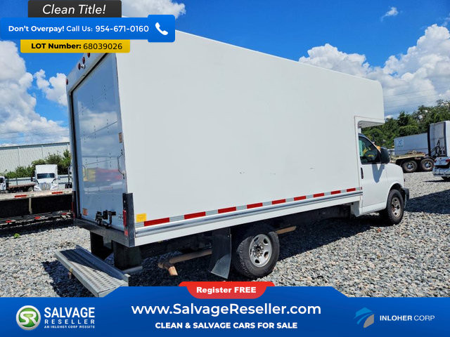 Used 2021 Chevrolet Express 3500 w/ Driver Convenience Package RWD image 4