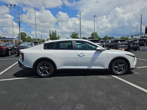 New 2026 Kia K4 FWD image 9