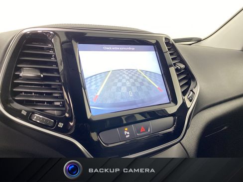 Used 2019 Jeep Cherokee Limited image 4