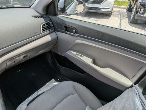Used 2017 Hyundai Elantra SE FWD image 16