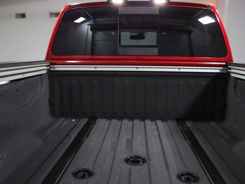 Used 2017 Nissan Titan SV AWD/4WD image 30