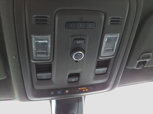 Used 2022 Chevrolet Suburban LT image 26