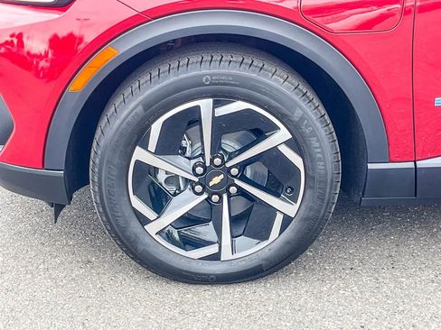 New 2026 Chevrolet Equinox EV LT image 9