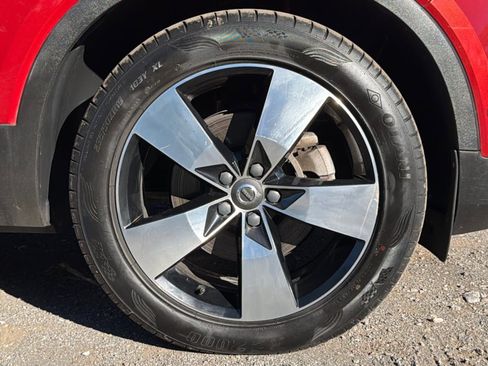 Used 2019 Volvo XC40 T5 Momentum image 27