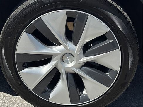 Used 2023 Tesla Model Y Long Range image 13