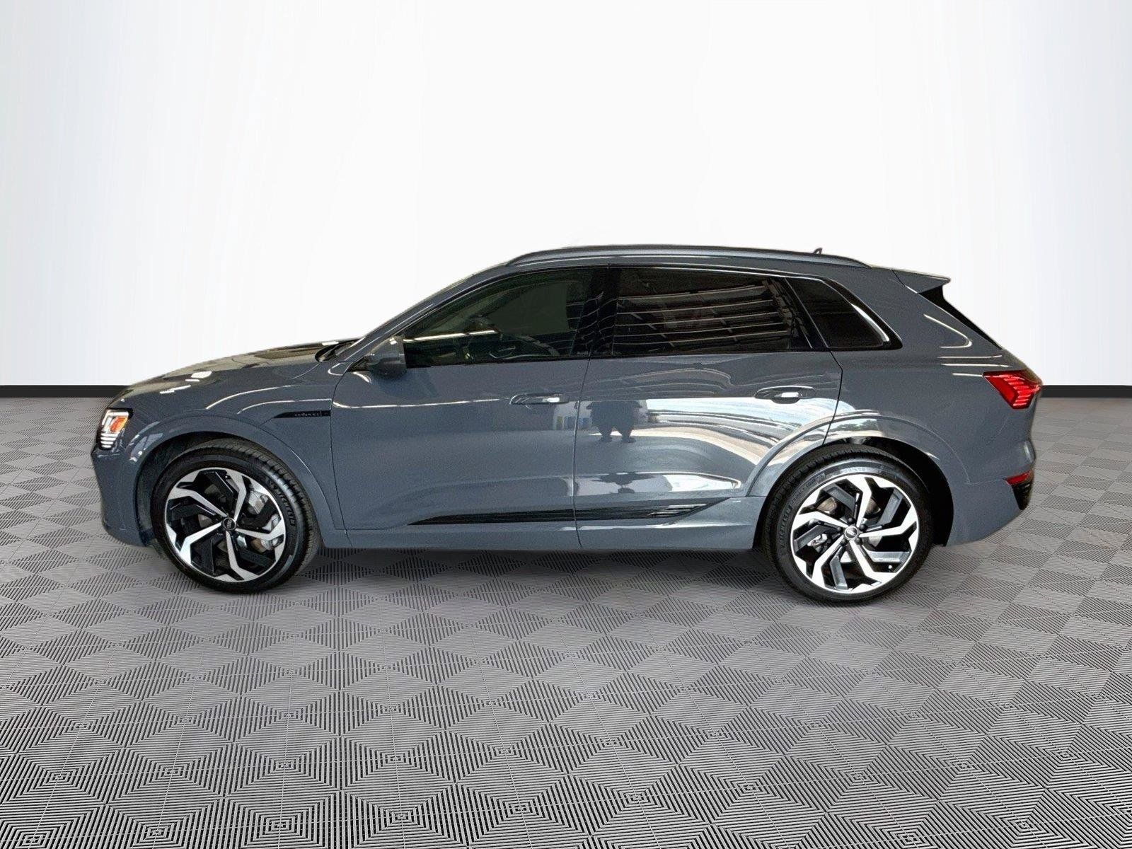 Certified 2024 Audi Q8 e-tron Premium Plus w/ Premium Plus Package AWD/4WD image 4