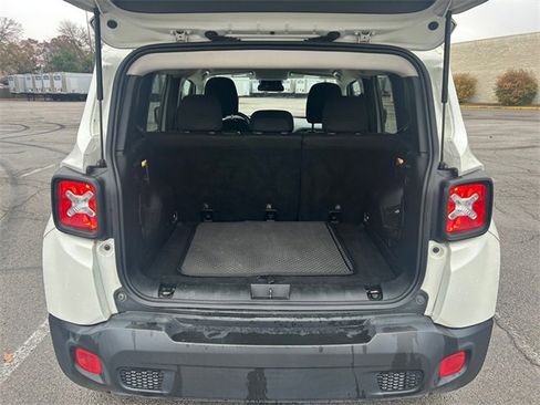 Used 2016 Jeep Renegade Latitude image 18