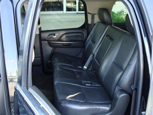 Used 2012 Cadillac Escalade ESV Luxury AWD/4WD image 8
