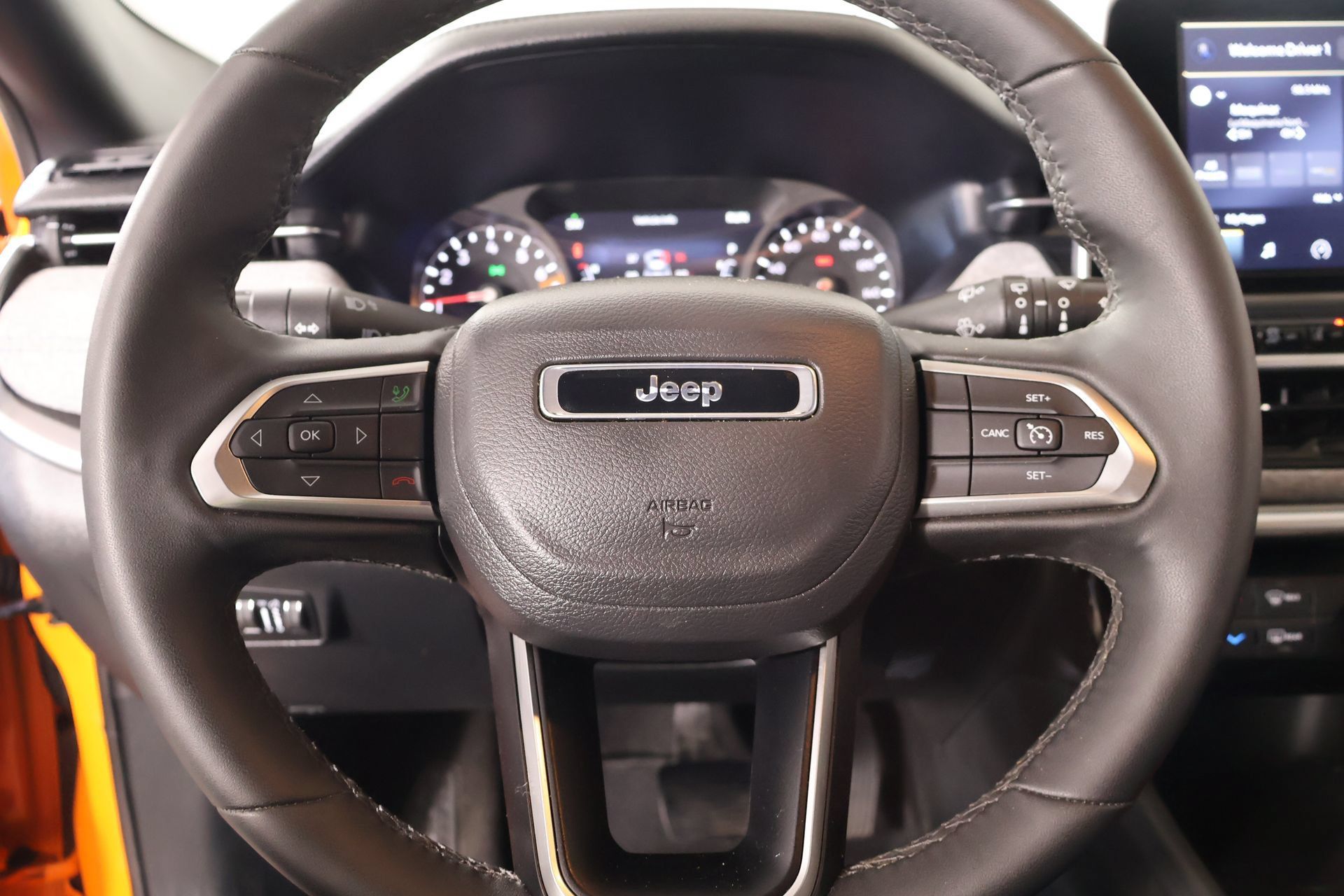 Used 2026 Jeep Compass Latitude AWD/4WD image 3