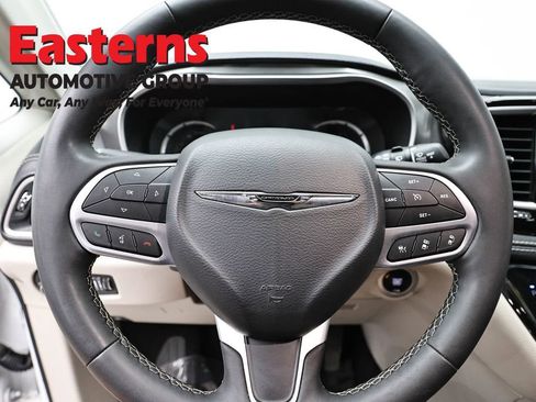 Used 2024 Chrysler Pacifica Limited FWD image 10