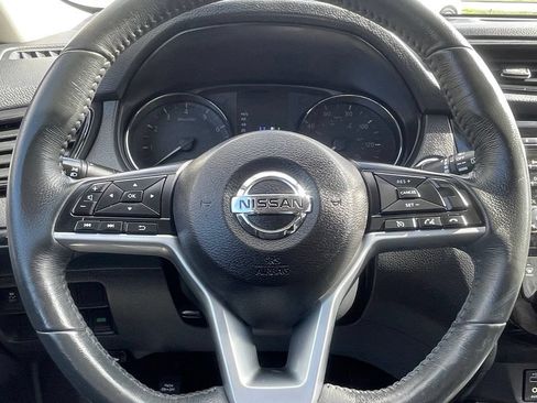 Used 2017 Nissan Rogue SV FWD image 15