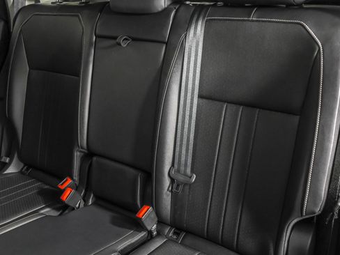 Used 2023 Volkswagen Tiguan SE w/ Panoramic Sunroof Package image 38