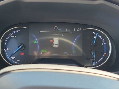 Used 2025 Toyota RAV4 XLE image 32