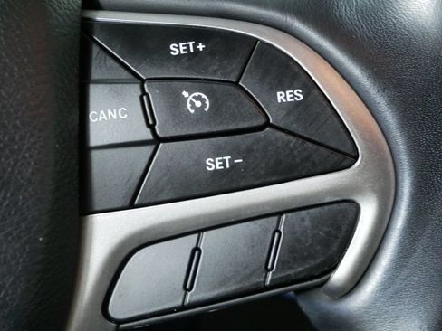 Used 2020 Jeep Grand Cherokee Limited AWD/4WD image 26