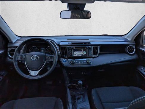 Used 2018 Toyota RAV4 LE image 18