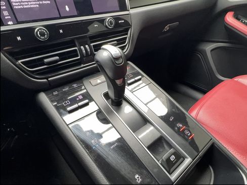 Used 2023 Porsche Macan AWD/4WD image 44