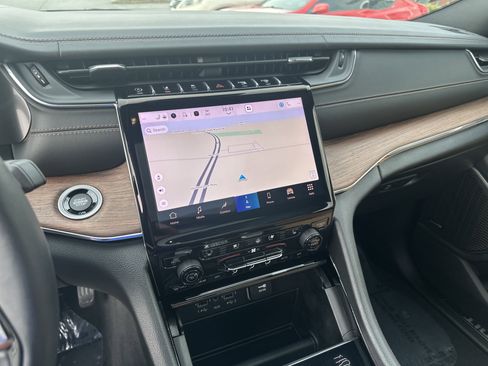 Used 2024 Jeep Grand Cherokee Summit image 37