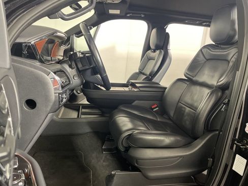 Used 2024 Lincoln Navigator Reserve AWD/4WD image 10