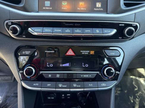 Used 2019 Hyundai Ioniq Plug-In Hybrid image 31