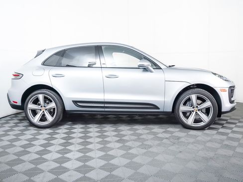 Certified 2025 Porsche Macan image 9