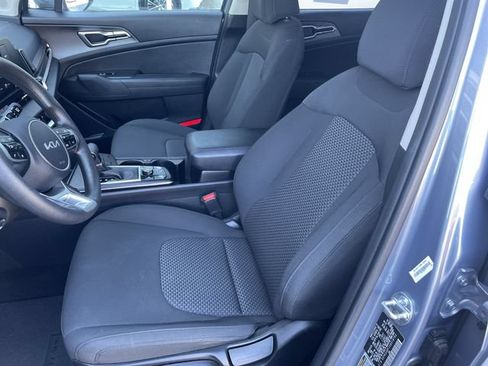 Used 2025 Kia Sportage LX FWD image 17