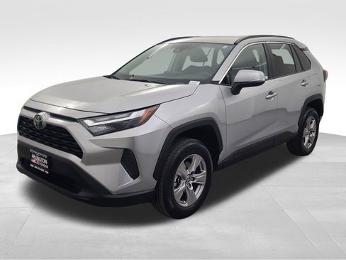 Used 2025 Toyota RAV4 XLE image 9